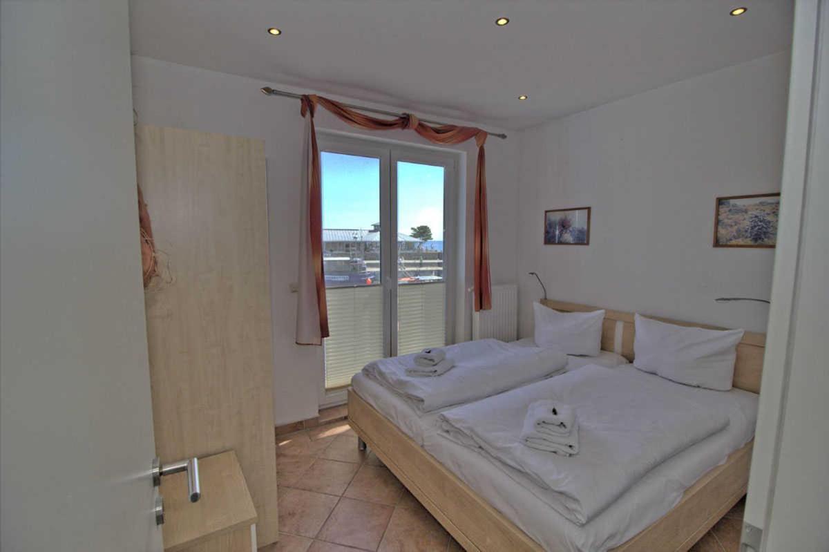 Ferienwohnung Kutterfisch Direkt Im Stadthafen Sassnitz Exterior photo
