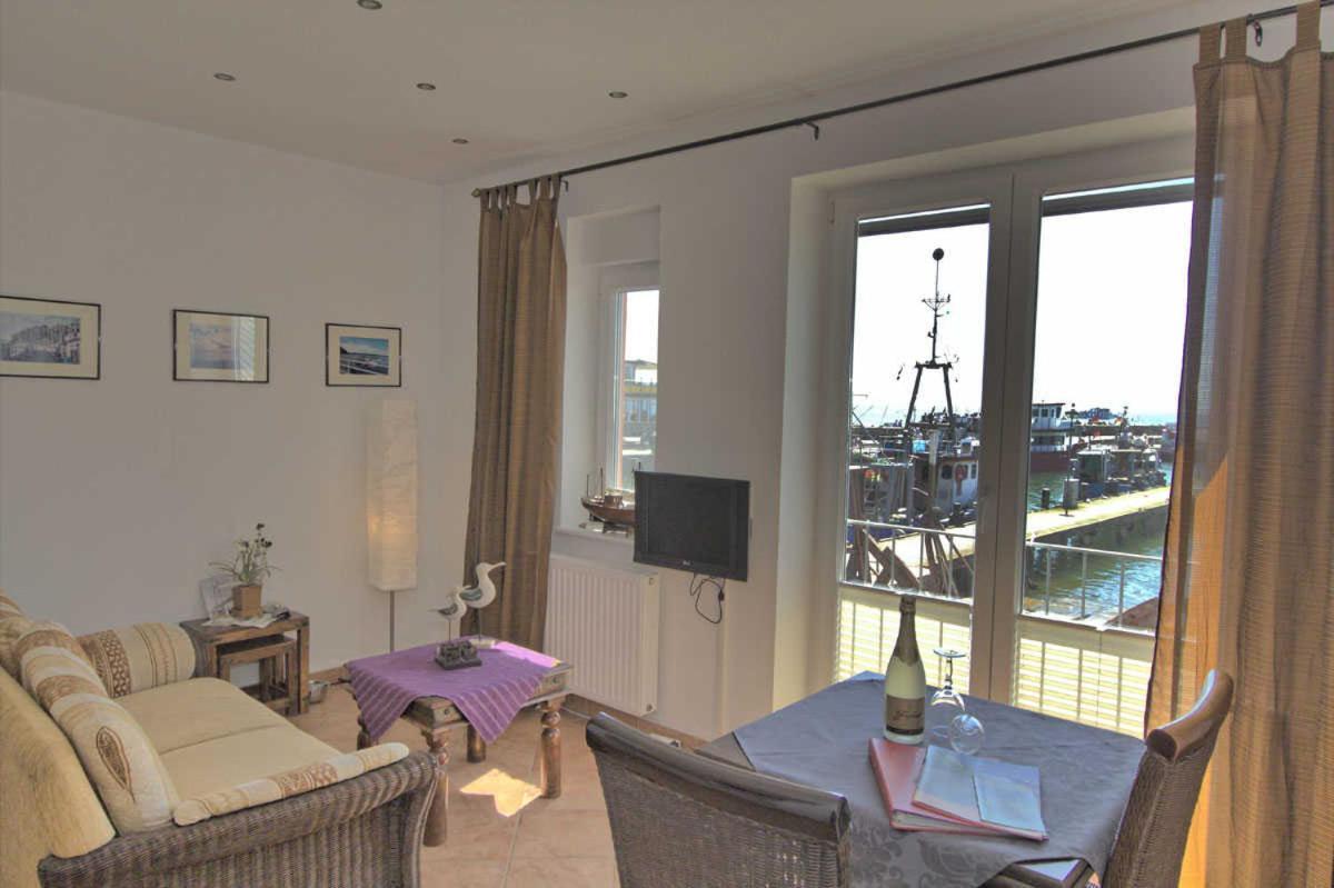Ferienwohnung Kutterfisch Direkt Im Stadthafen Sassnitz Exterior photo